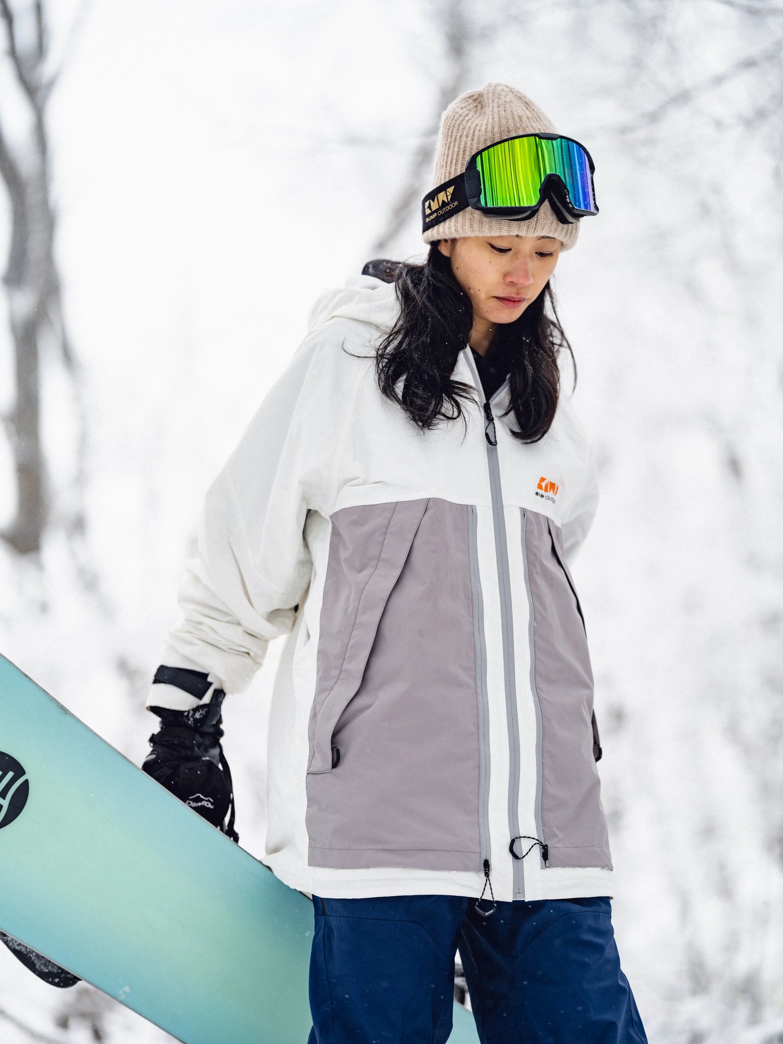 White snowboard best sale jacket womens