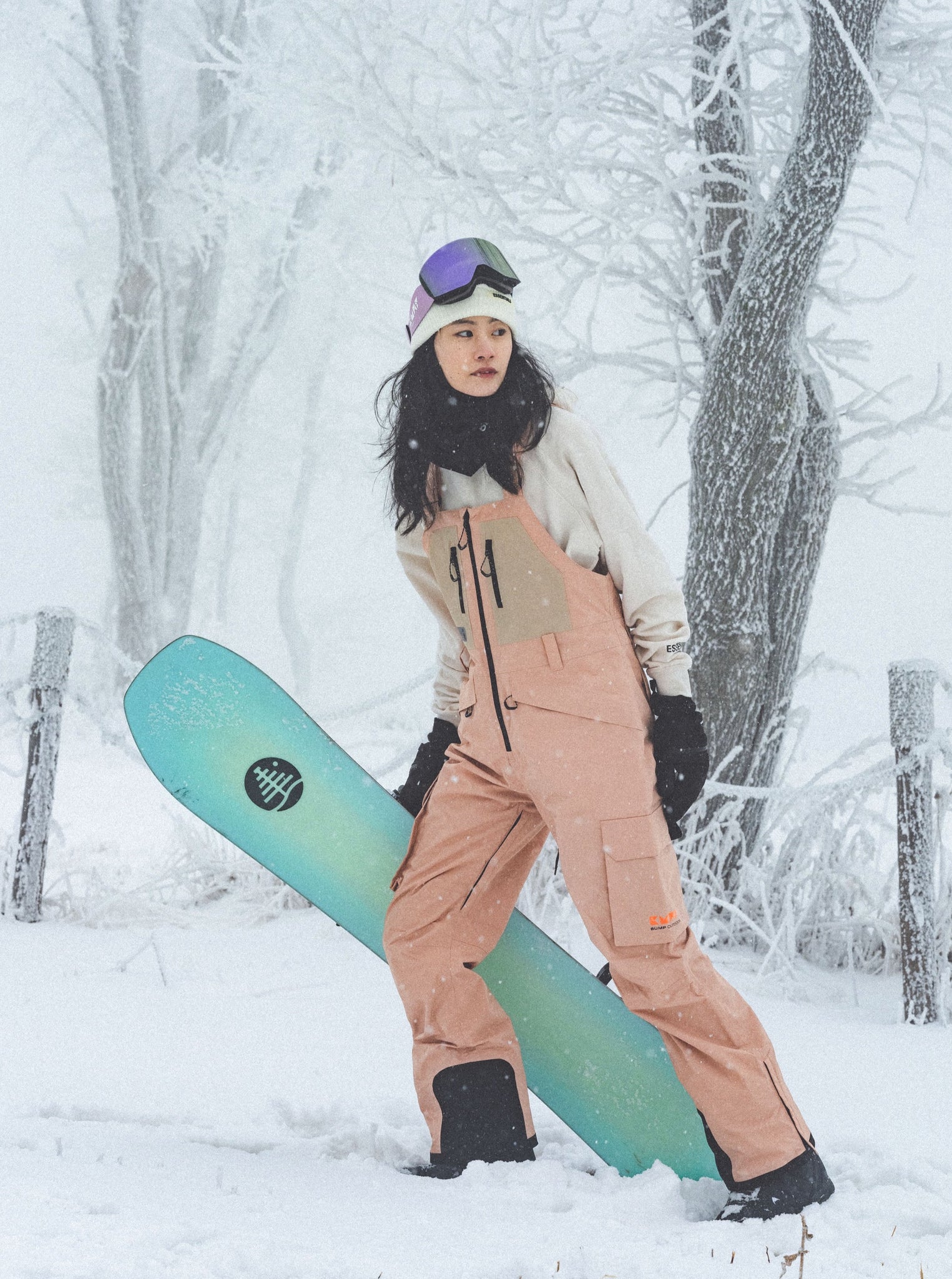 Iconic 23 Ski/Snowboard Bib Pants Women Peach Whip